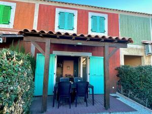 Charmante maisonnette 4 pers avec piscine et terrasse à 1,5 km de la plage - FR-1-529-282