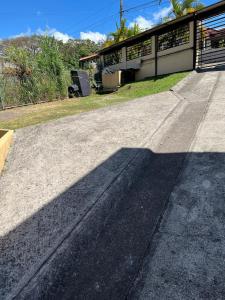 Casa mirando a la montaña, camino al volcán