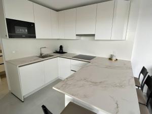 T2 rénové avec terrasse, accès plage, Canet-Plage - FR-1-696-117