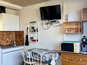 Studio climatisé proche plage et commerces avec terrasse - FR-1-529-311