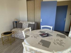 T2 climatisé avec parking à Canet Plage, proche mer - FR-1-696-115