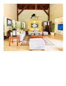 Casa De Campo Beautiful Villa with AC in thehouse steps from the beach