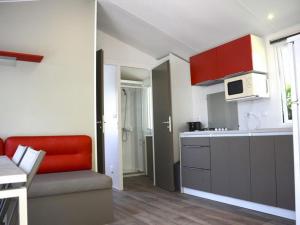 Mobil home avec Terrasse à Bénodet, 4 Pers. - API-1-52-1446