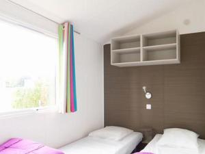 Mobil home avec Terrasse à Bénodet, 4 Pers. - API-1-52-1446