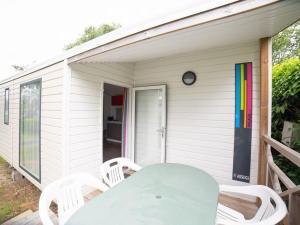 Mobil-home cosy avec terrasse pour 4 pers à Bénodet - API-1-52-1444