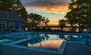 Prime Waterfront Cottage on Sandbanks Area Resort