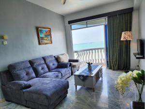 Seaview BR Homestay Glory Beach Resort - Beachfront - PD Homestay