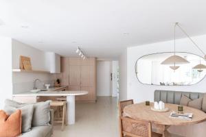 Serenity Noosa - 2 bedroom apartment to relax in style with pool and view.