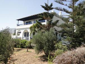 Oasis Studios Logaras Paros Greece