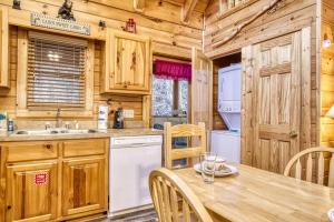 ER317 - The Cubby Hole - Great location - Close to town cabin