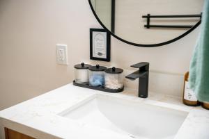 Modern-Cozy 3BR, EV & Family Friendly