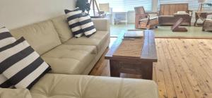 Argyle Beach House - Coastal Style, 130m to beach,