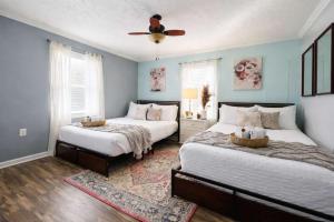 Tree Farm Stay Fire Pit & Grill WOW-King Suite