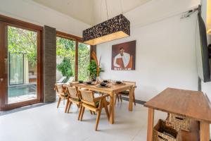 Mimosa 2BR Villa with Private Pool Close to the Beach