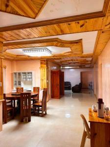 Stylish Townhouse with Terrace & Mountain View