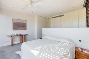 Iconic Elizabeth Bay Pad