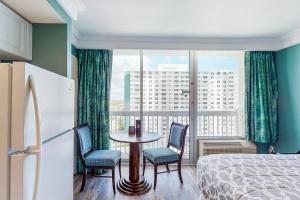 Daytona Beach Resort 1021 - Beach Vibes