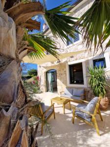 Villa Šjora - Autentic Dalmatian Stone Villa with Private Garden & BBQ