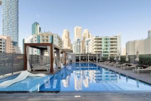 Free housekeeping visits during your stay - StayShort - Stylish Studio in Dubai Marina that Sleeps 2