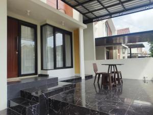 Villa & Home Stay Greenland at Tidar Malang