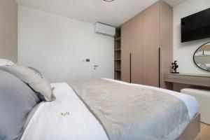 Brand new apartment "Z" with swimming pool by EL-PI Tours