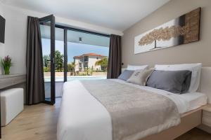 Brand new apartment "Z" with swimming pool by EL-PI Tours