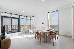 Free housekeeping visits during your stay - StayShort - Luxury 3 Bedroom in Dubai Creek Harbour that Sleeps 6