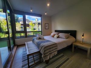 Moderno Edifício Frente al Lago