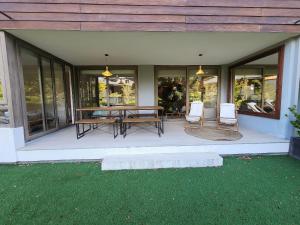 Moderno Edifício Frente al Lago