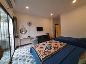 H2B Homestay Mountains view near Bai Dai Beach