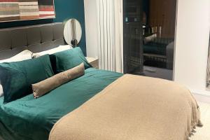 2 bed - Sleeps 4 - Balcony - Parking - In Excel