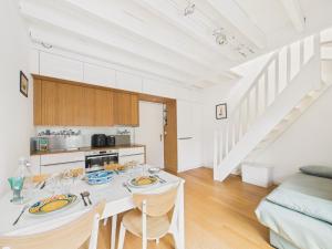 Appartement pour 4, piscine, mer à 150 m