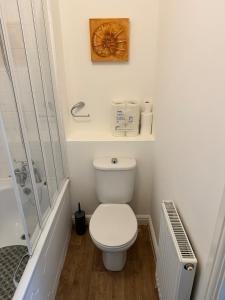 Cosy, Sleeps 5, Bathroom, Parking, Beautiful Beach Coast 22RP
