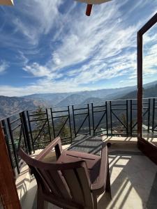 Shimla TerraHaus- Penthouse with stunning valley view