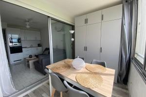 The contemporary of the port