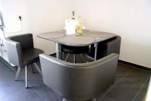 Modernes, zentrales Apartment in Troisdorf, Region Köln Bonn, 3 Etage, maximal für 4 Personen, Parkplatz & Netflix inklusive