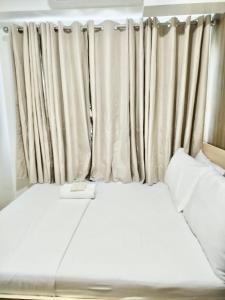 Sleek Urban Staycation-2BR with Manila Bay View near MOA, PICC, World Trade Center and US Embassy