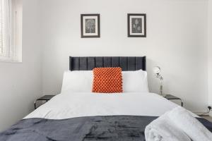 Modern 2BR Flat, 20 mins train to Central London