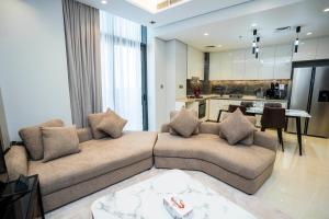 Luxury 1BR in Nobles Tower Business Bay