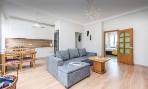 Warm and Timeless- Authentic Vintage Living in Paupys