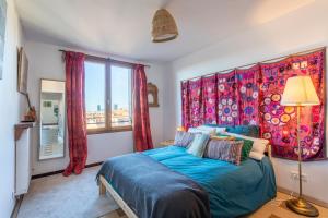 Beautiful sunny artists apartment, 2 bedrooms, balcony