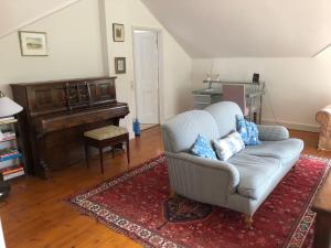 Walled Garden Cottage by Vineyard