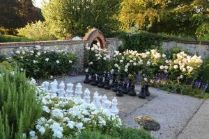 Walled Garden Cottage by Vineyard