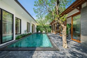 Mimosa 2BR Villa with Private Pool Close to the Beach