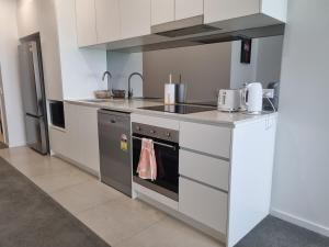 Stunning Belconnen apartment with panoramic views and pool gym access