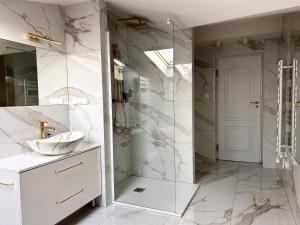 Renaissance Suites by Fragola Apartments