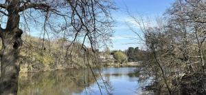 Cozy Two Single Beds Ensuite Bathroom and Shared Kitchen
