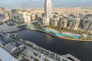 Free housekeeping visits during your stay - StayShort - Luxury 3 Bedroom in Dubai Creek Harbour that Sleeps 6