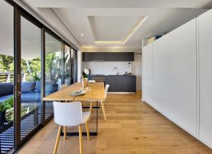 Stylish 1-Bed at 216 High Level with Rooftop Pool