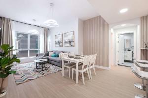 Free housekeeping visits during your stay - StayShort - Modern 1 Bedroom in Dubai Marina that Sleeps 4 Near Metro